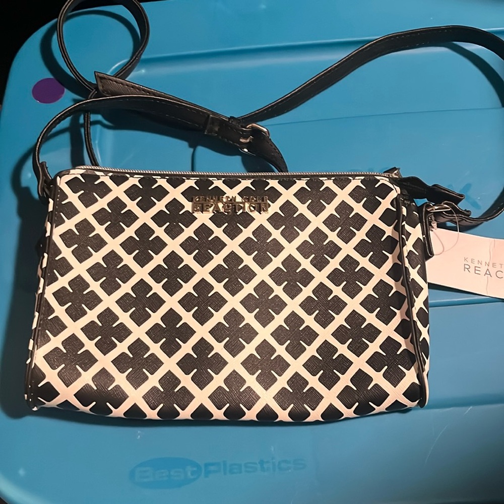 NWT Kenneth Cole small purse